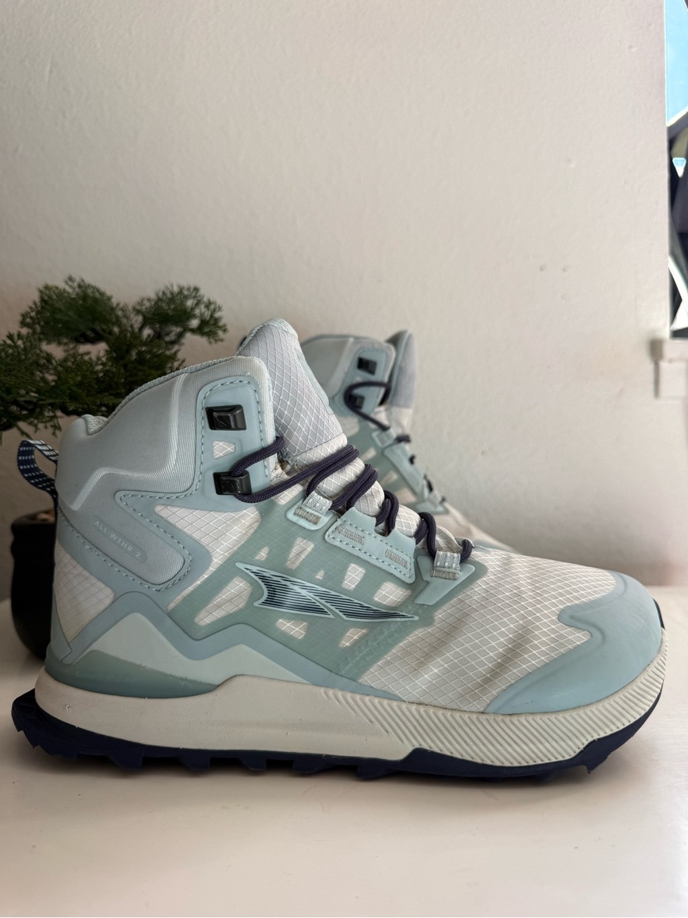 Altra Lone peak mid 2 Women size 8 Blue and Navy Trail Mid-Top Running Shoe